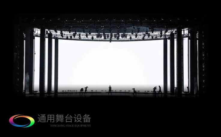 視覺屏幕為主、條狀LED屏幕、燈光設(shè)備及舞臺幕布詮釋當(dāng)下舞臺設(shè)計潮流