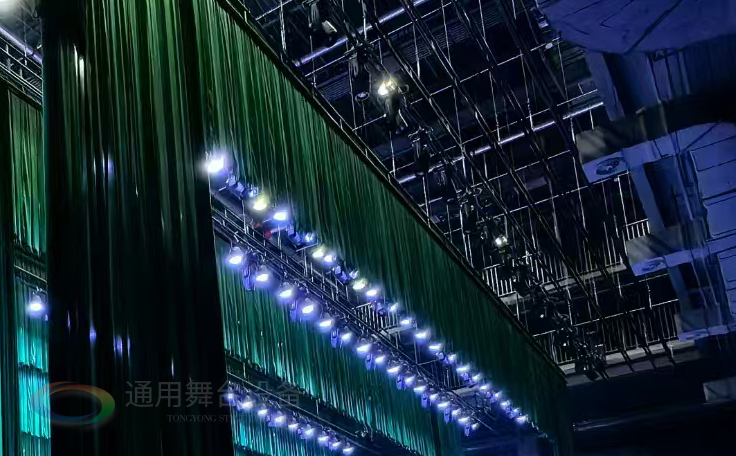 通用舞臺設備興化將軍路小學報告廳舞臺吊桿、舞臺阻燃幕布項目